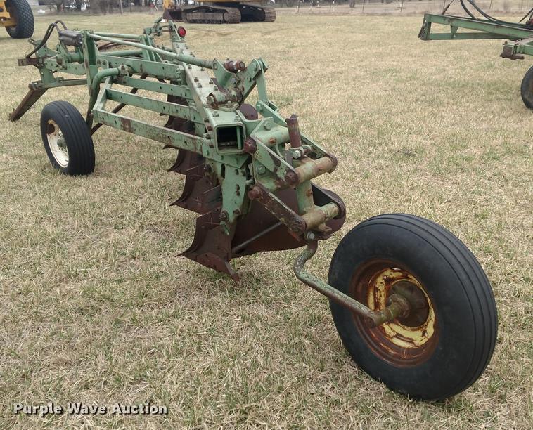 image for item DC0960 John Deere A3100 six bottom plow
