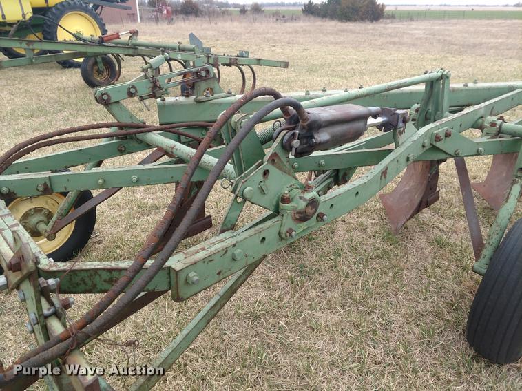 image for item DC0960 John Deere A3100 six bottom plow