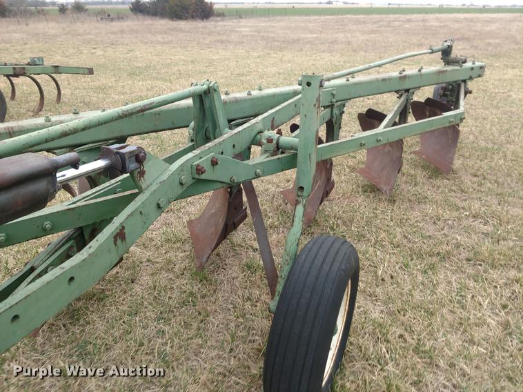 image for item DC0960 John Deere A3100 six bottom plow