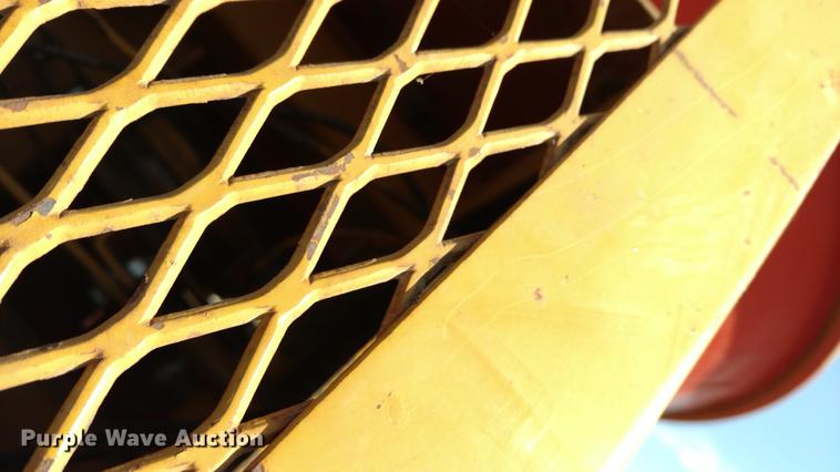 image for item DC0963 HayBuster Big Bite H1000 tub grinder