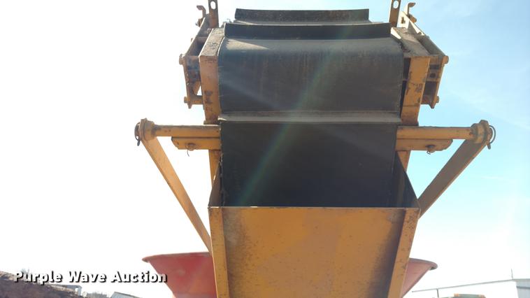 image for item DC0963 HayBuster Big Bite H1000 tub grinder