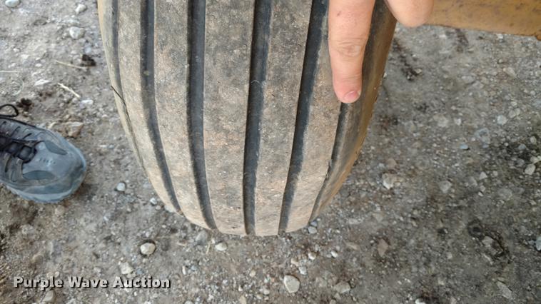 image for item DC0963 HayBuster Big Bite H1000 tub grinder