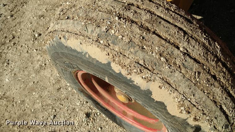 image for item DC0963 HayBuster Big Bite H1000 tub grinder