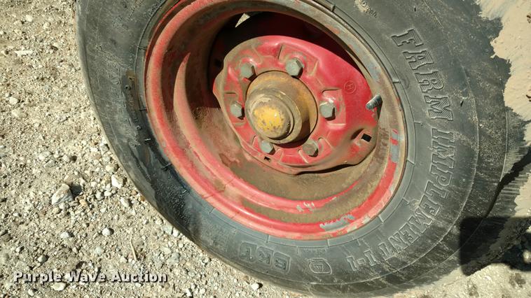 image for item DC0963 HayBuster Big Bite H1000 tub grinder