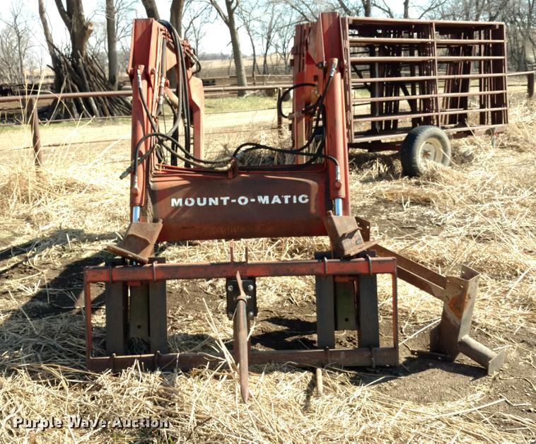 image for item DC0967 International 2350 Mount-O-Matic loader