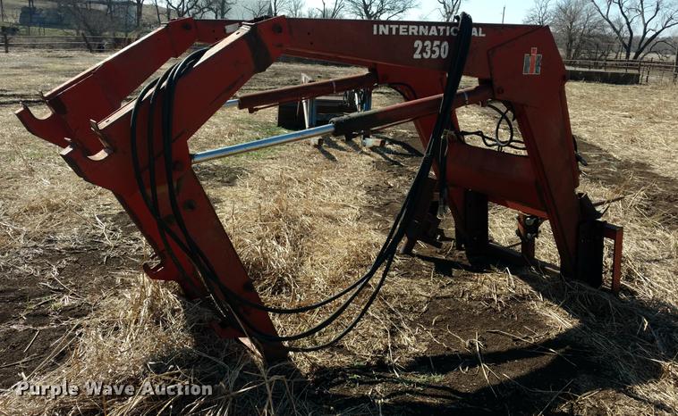 image for item DC0967 International 2350 Mount-O-Matic loader