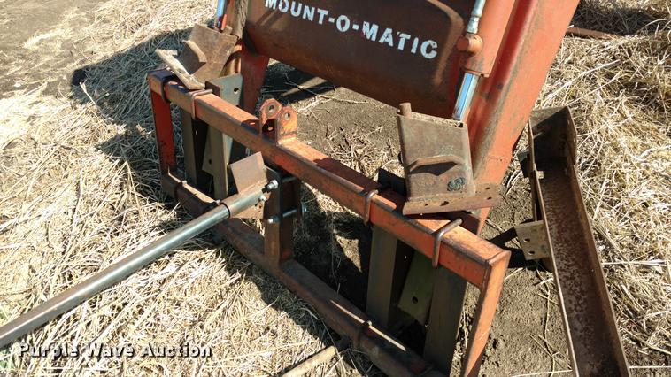 image for item DC0967 International 2350 Mount-O-Matic loader