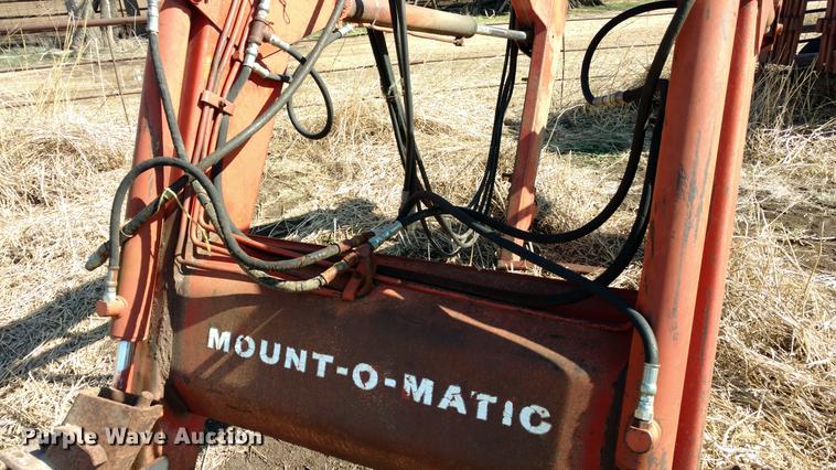 image for item DC0967 International 2350 Mount-O-Matic loader