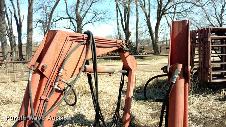 image for item DC0967 International 2350 Mount-O-Matic loader