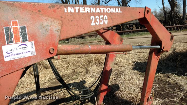 image for item DC0967 International 2350 Mount-O-Matic loader