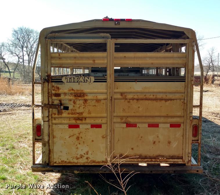 image for item DC0969 1998 Titan livestock trailer