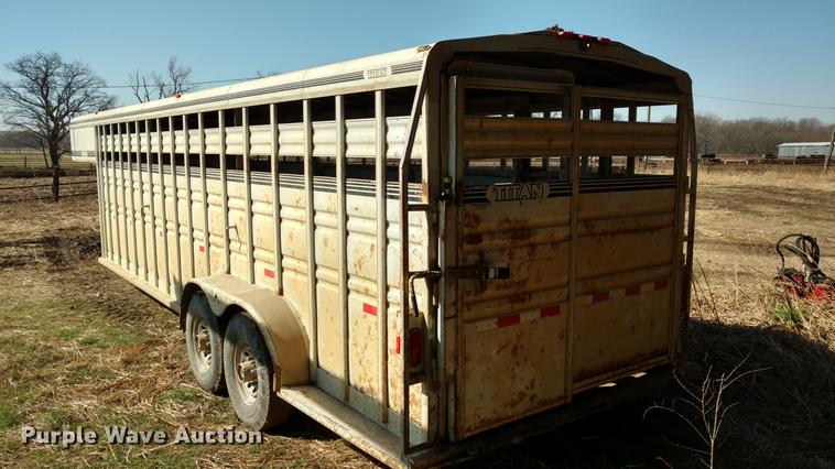 image for item DC0969 1998 Titan livestock trailer