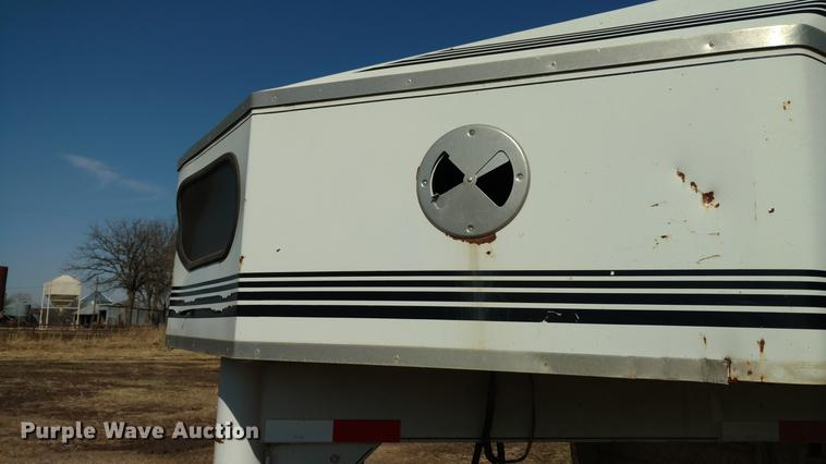 image for item DC0969 1998 Titan livestock trailer