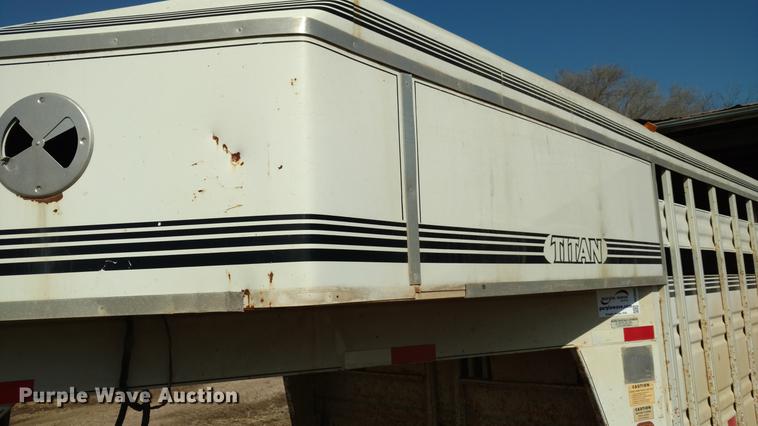 image for item DC0969 1998 Titan livestock trailer