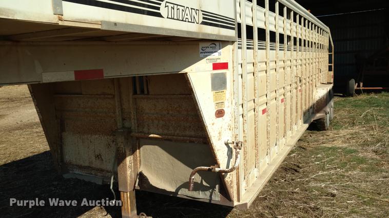 image for item DC0969 1998 Titan livestock trailer