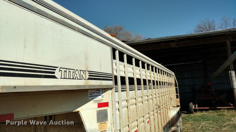 image for item DC0969 1998 Titan livestock trailer