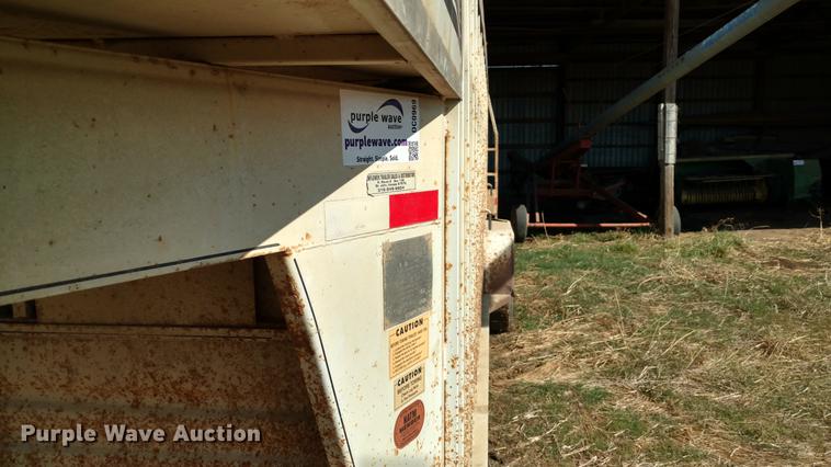 image for item DC0969 1998 Titan livestock trailer