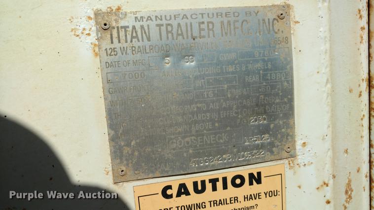 image for item DC0969 1998 Titan livestock trailer