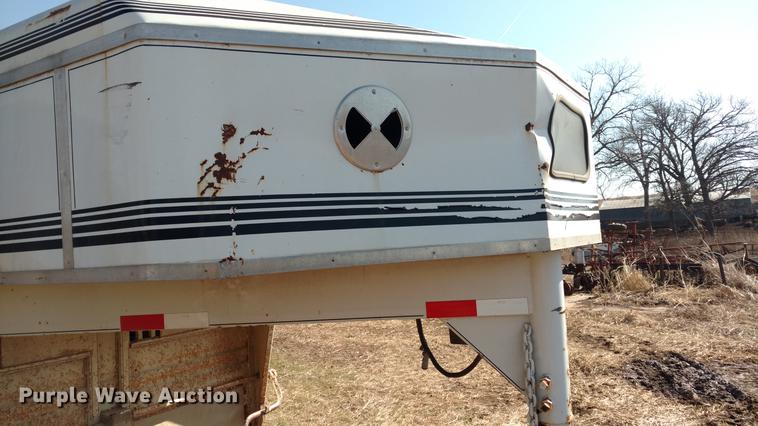 image for item DC0969 1998 Titan livestock trailer