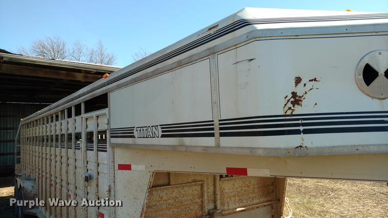 image for item DC0969 1998 Titan livestock trailer