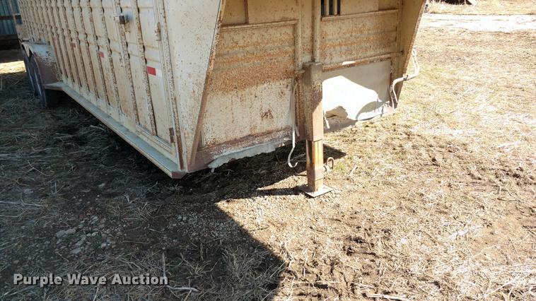 image for item DC0969 1998 Titan livestock trailer