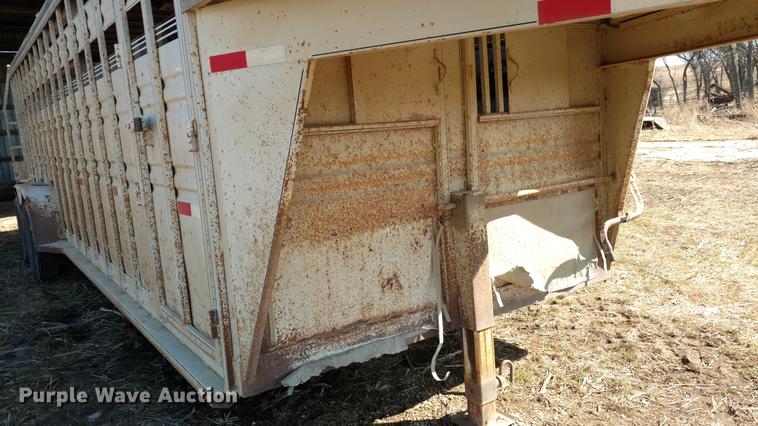 image for item DC0969 1998 Titan livestock trailer