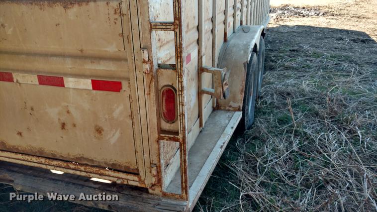 image for item DC0969 1998 Titan livestock trailer
