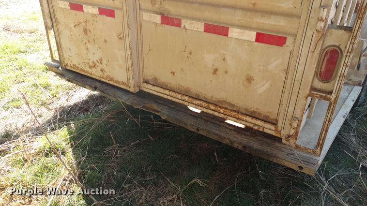 image for item DC0969 1998 Titan livestock trailer