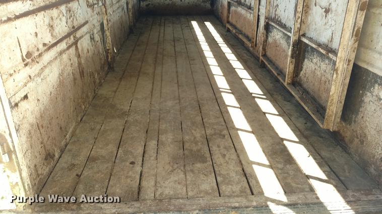 image for item DC0969 1998 Titan livestock trailer