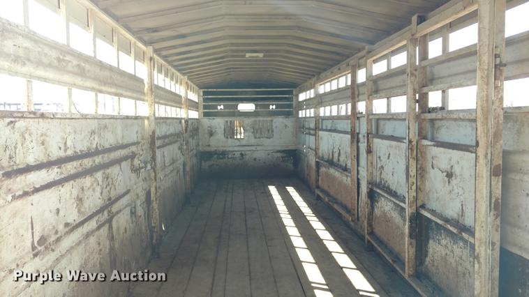 image for item DC0969 1998 Titan livestock trailer