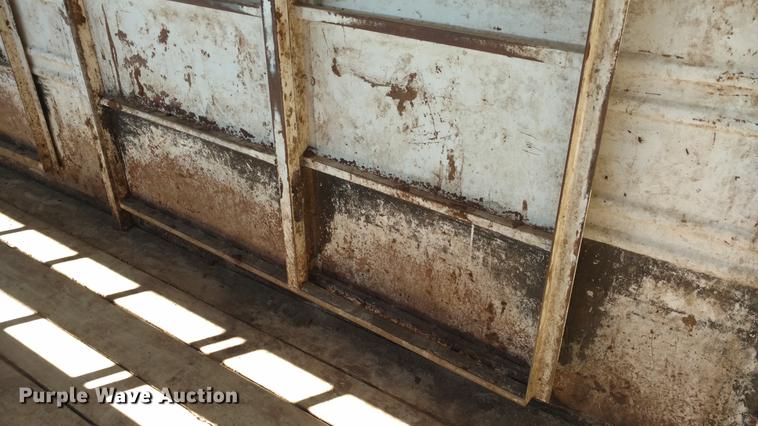 image for item DC0969 1998 Titan livestock trailer