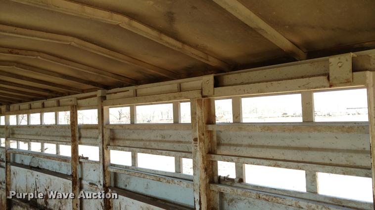 image for item DC0969 1998 Titan livestock trailer
