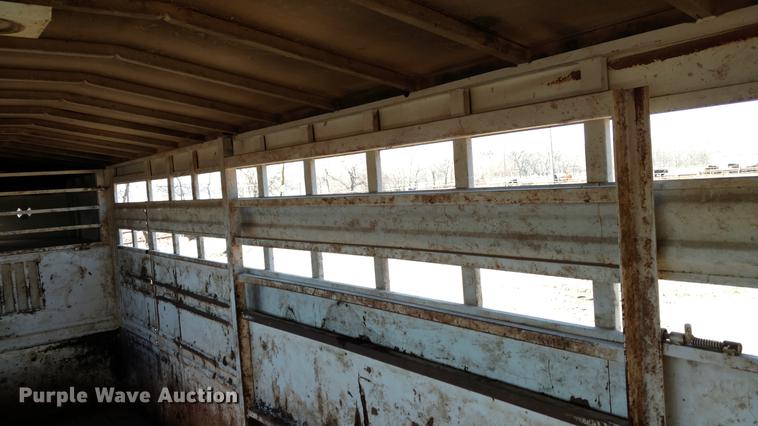 image for item DC0969 1998 Titan livestock trailer