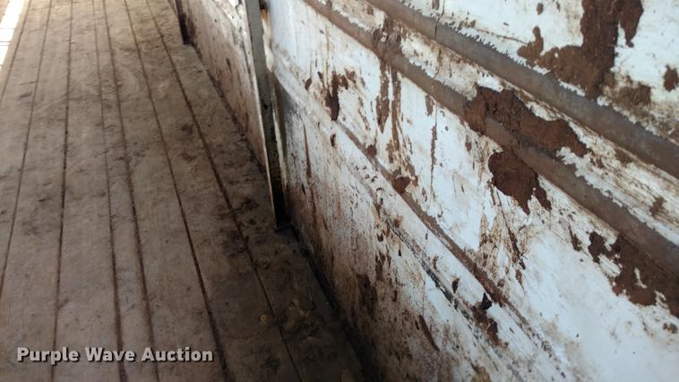 image for item DC0969 1998 Titan livestock trailer