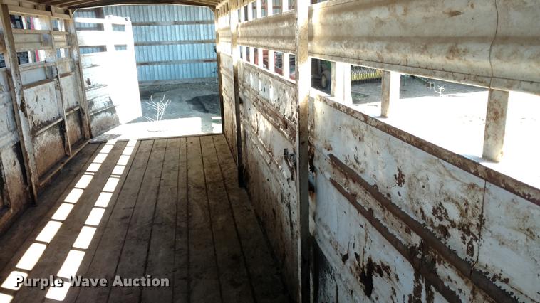 image for item DC0969 1998 Titan livestock trailer