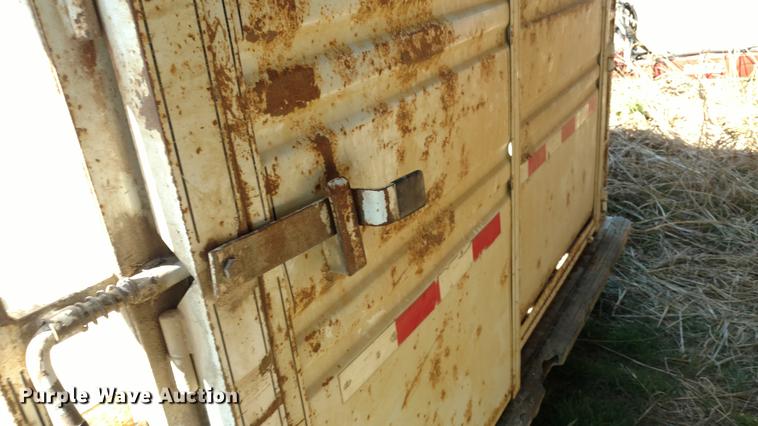 image for item DC0969 1998 Titan livestock trailer