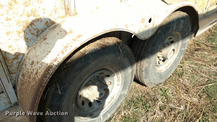 image for item DC0969 1998 Titan livestock trailer