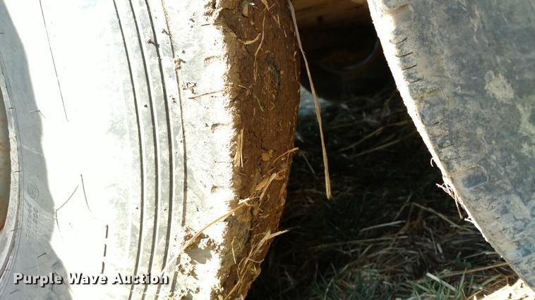 image for item DC0969 1998 Titan livestock trailer