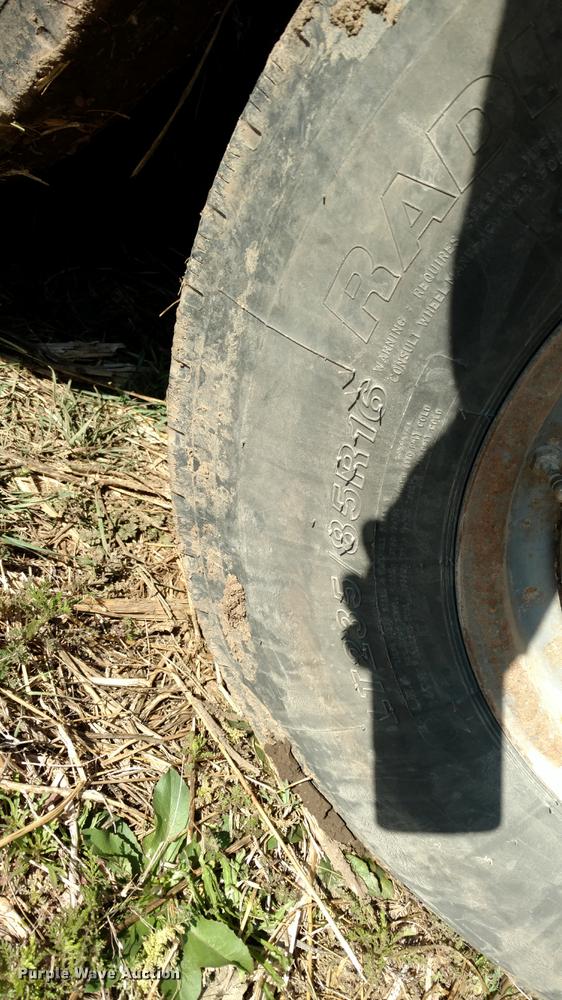 image for item DC0969 1998 Titan livestock trailer