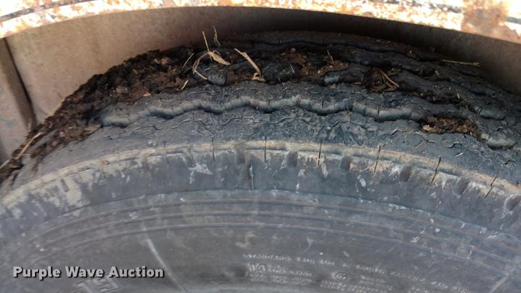 image for item DC0969 1998 Titan livestock trailer