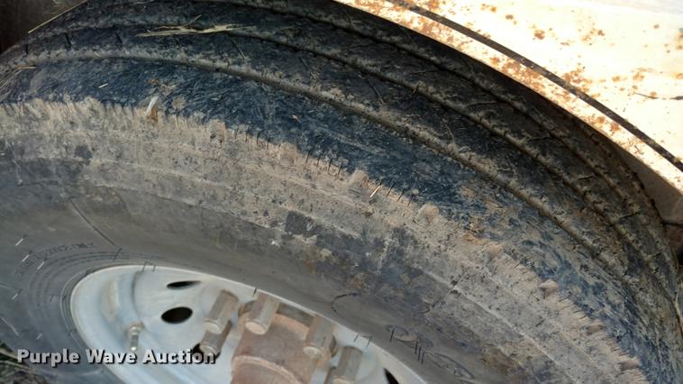 image for item DC0969 1998 Titan livestock trailer