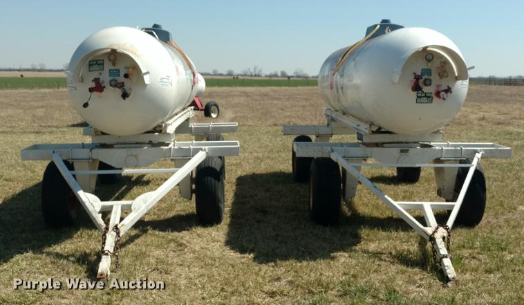 image for item DC0976 (2) anhydrous ammonia tanks