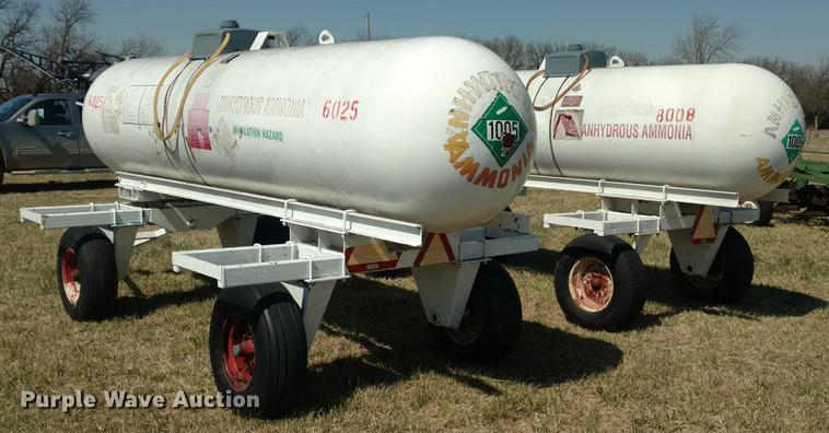 image for item DC0976 (2) anhydrous ammonia tanks