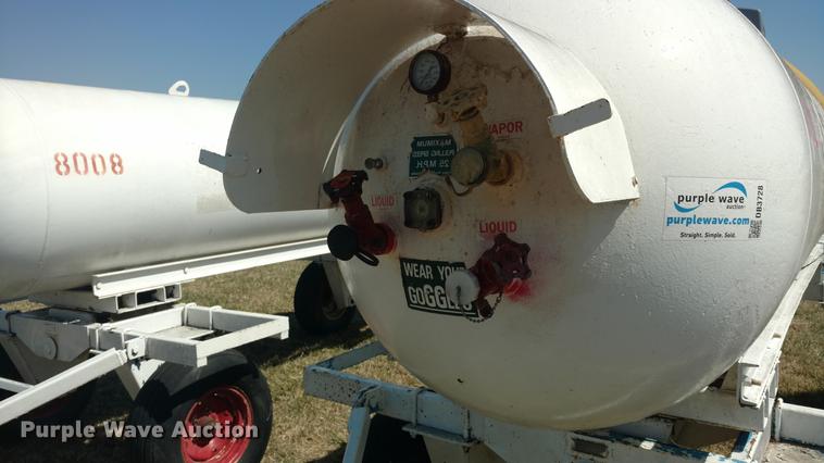 image for item DC0976 (2) anhydrous ammonia tanks
