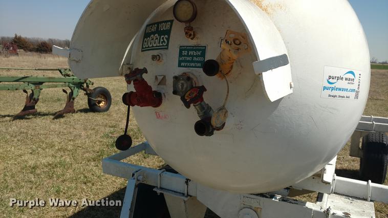 image for item DC0976 (2) anhydrous ammonia tanks