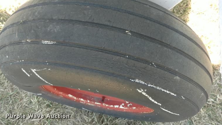 image for item DC0976 (2) anhydrous ammonia tanks