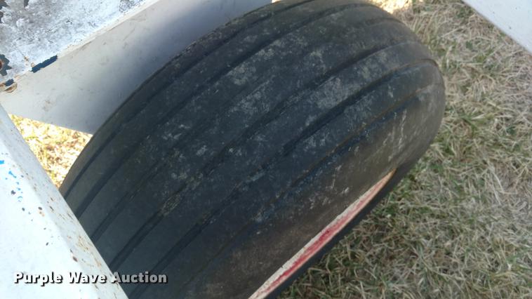 image for item DC0976 (2) anhydrous ammonia tanks