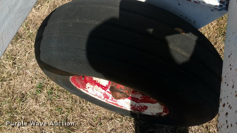 image for item DC0976 (2) anhydrous ammonia tanks