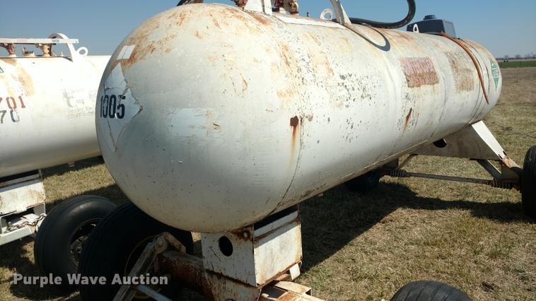 image for item DC0977 (3) anhydrous ammonia tanks