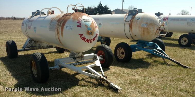 image for item DC0978 (2) anhydrous ammonia tanks